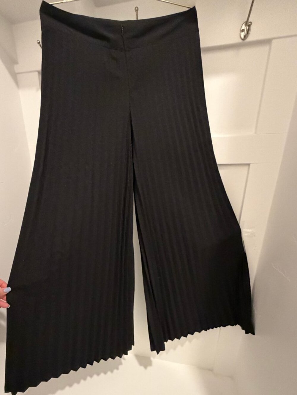 Black Pleated Wide Leg Pants High Waist Cropped Flowy Minimalist Chic